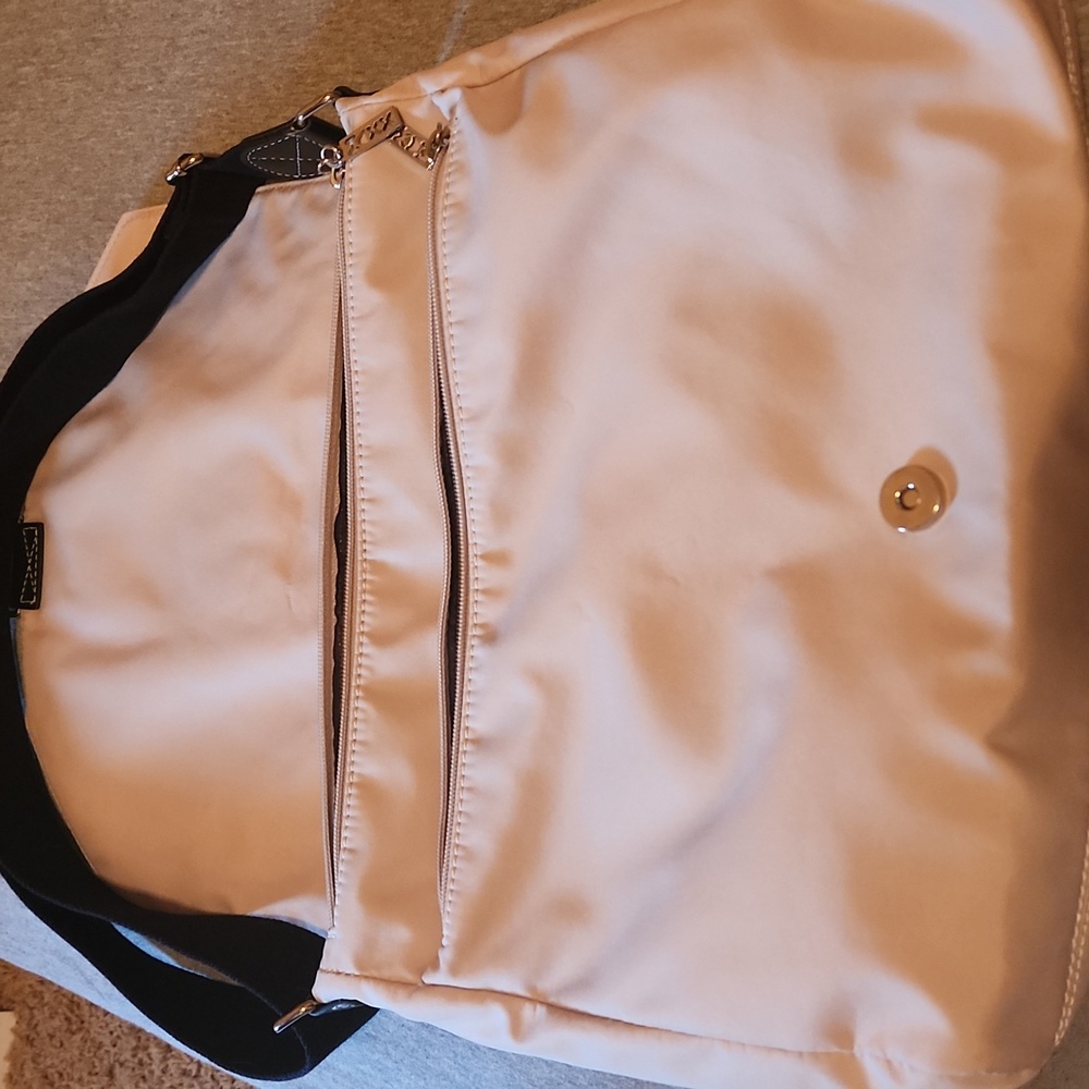 MAXX New York Cream Shoulder Bag - Picture 13 of 14